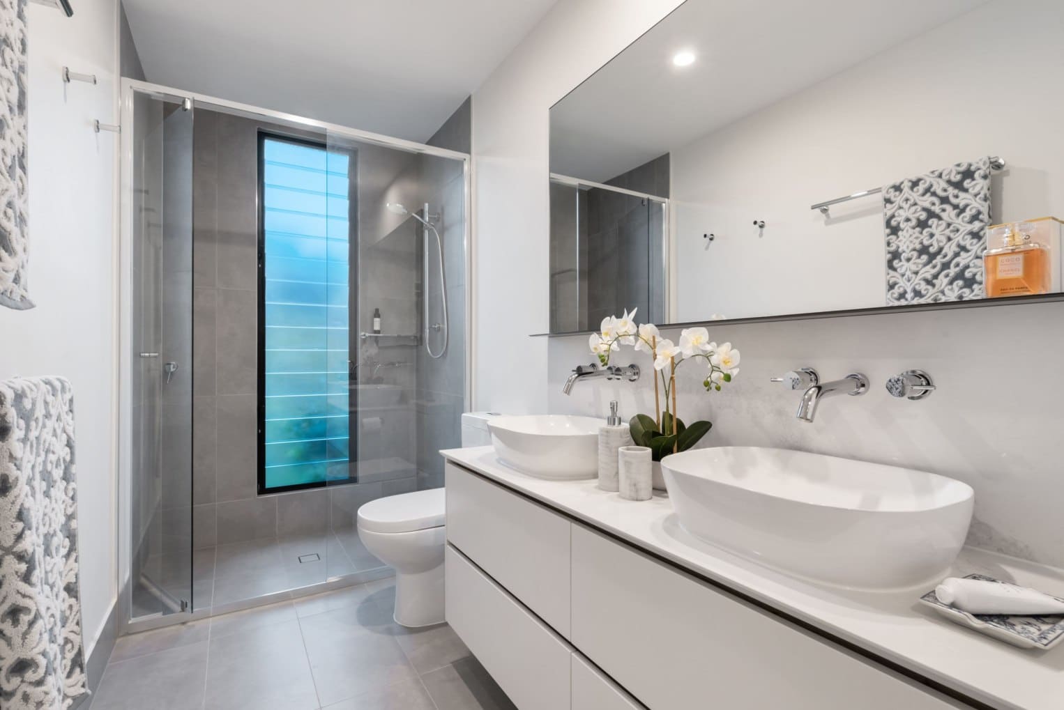 steven-ungermann-1AF5hP6F4tI-unsplash redesigned bathroom
