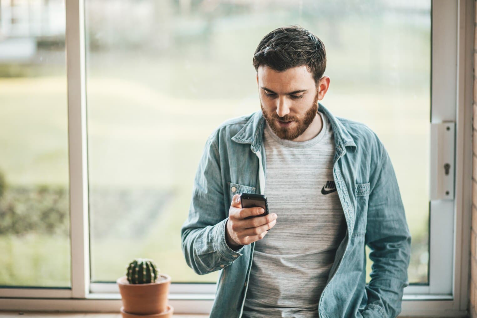 thom-holmes-J2e34-1CVVs-unsplash Man contacting Mcrboerts heating and plumbing